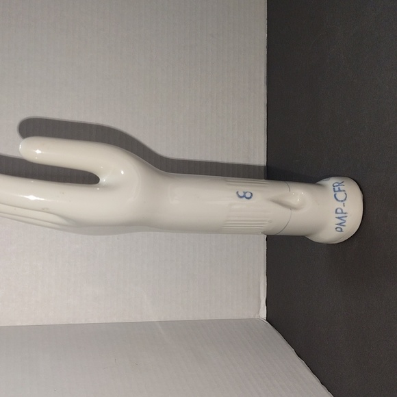 A vintage large ceramic porcelain hand glove mold - Picture 3 of 6